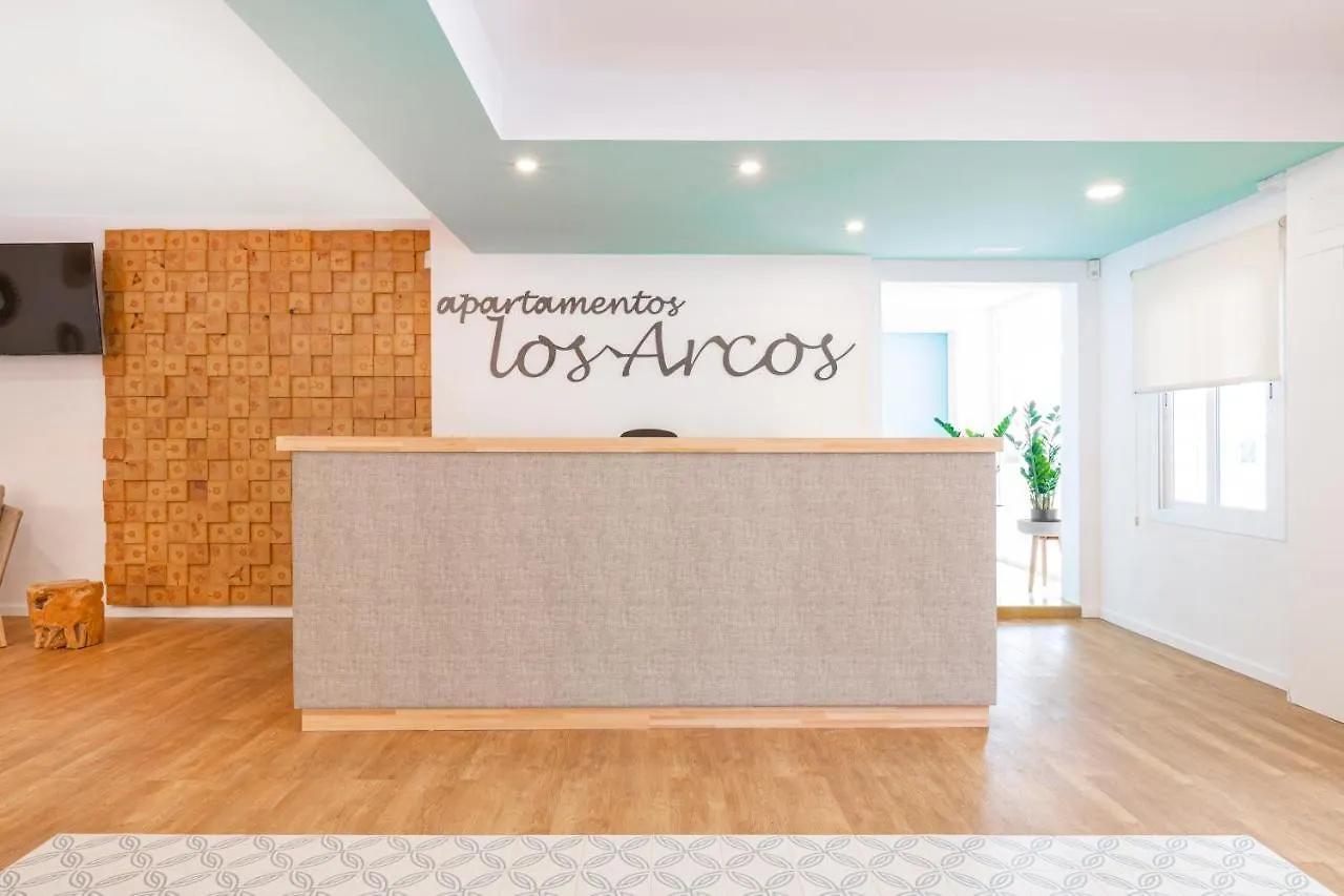 Apartamentos Los Arcos サンタ・エウラリア・デス・リウ