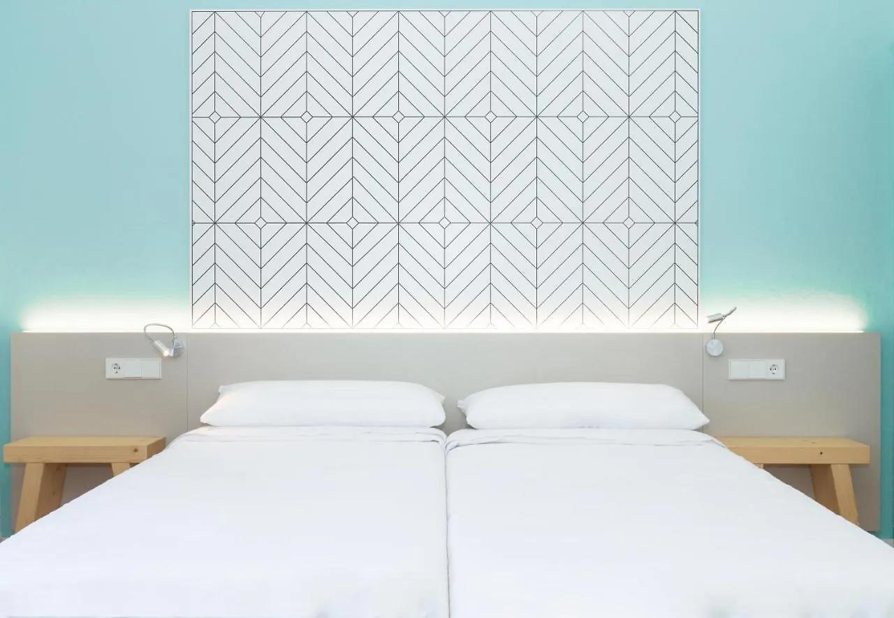 アパート Apartamentos Los Arcos サンタ・エウラリア・デス・リウ スペイン