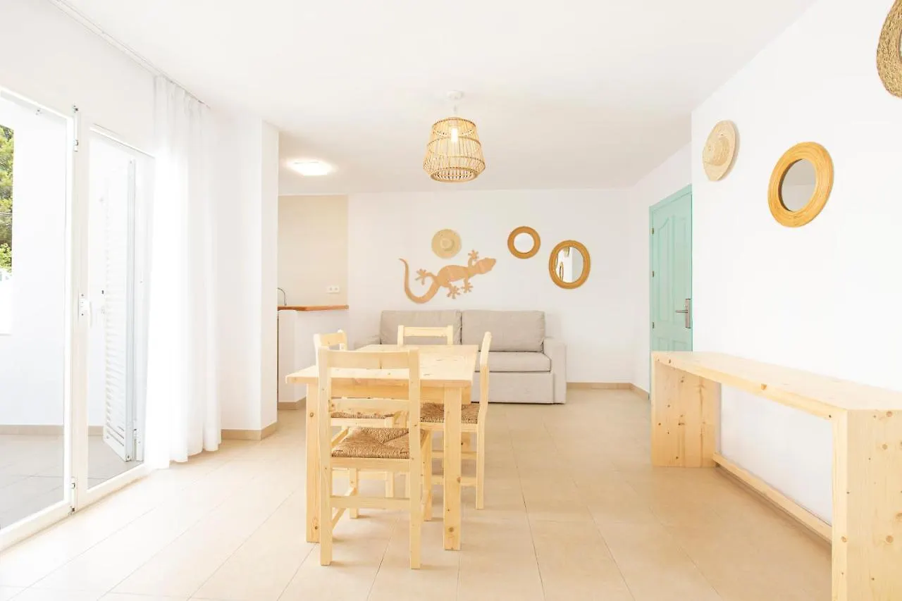 Apartamentos Los Arcos サンタ・エウラリア・デス・リウ