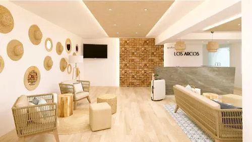 Apartamentos Los Arcos サンタ・エウラリア・デス・リウ 0*,